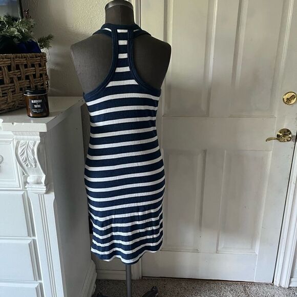 Mountain hardwear dress with built in slip - Picture 2 of 5